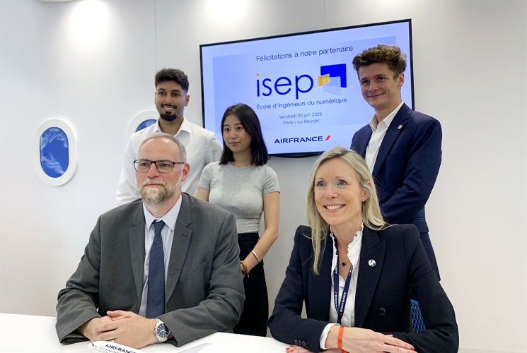 Official signing of a chair partnership between Isep, Graduate School of Digital Engineering, and Air France at the 2025 Paris Air Show. Two representatives are seated in the foreground, with three Isep students standing behind them—highlighting the shared commitment to education and innovation.